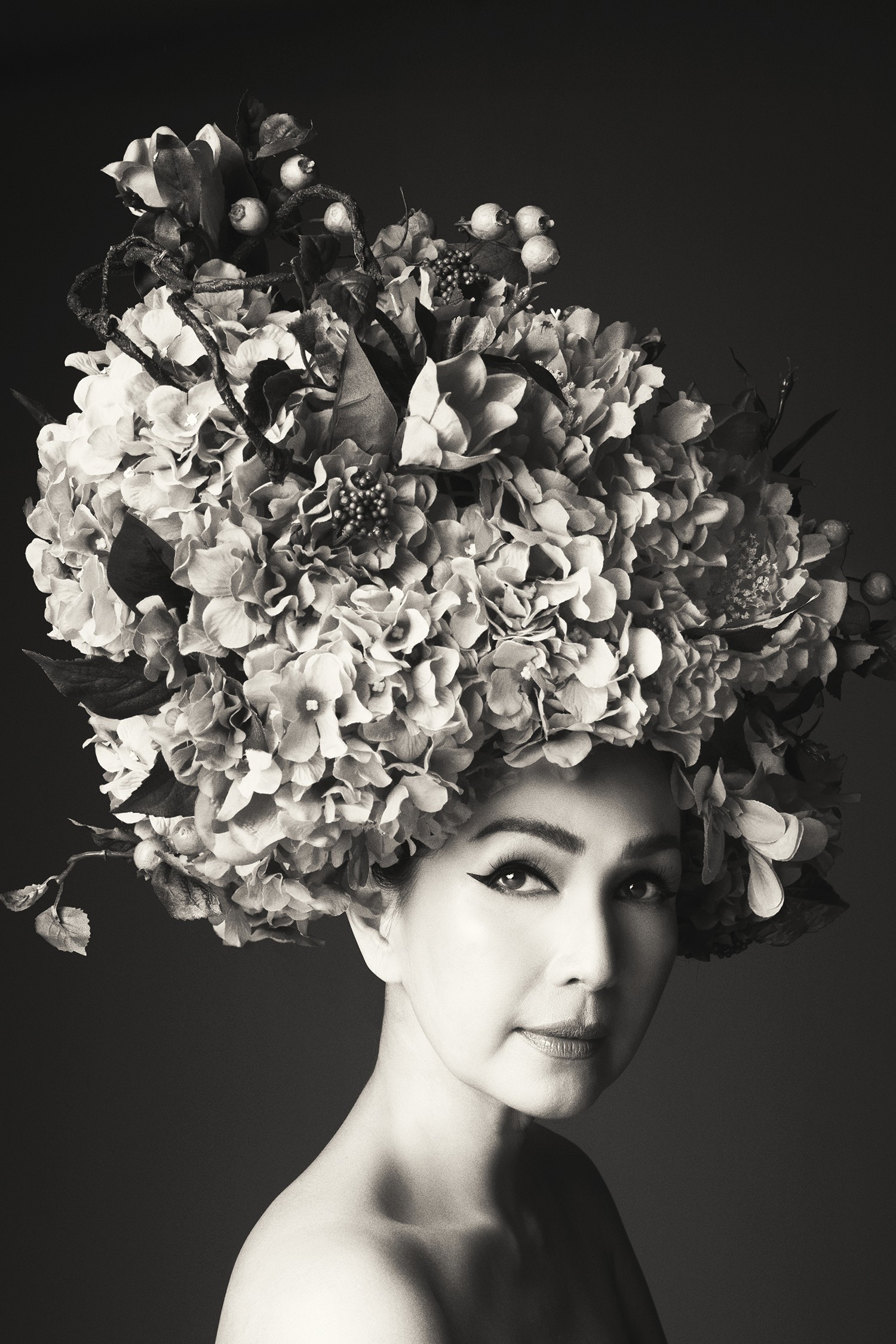 Hà Tăng vai trần, Kỳ Duyên cùng loạt mỹ nhân Việt khác trút bỏ xiêm y trong bộ ảnh của NTK Đỗ Mạnh Cường